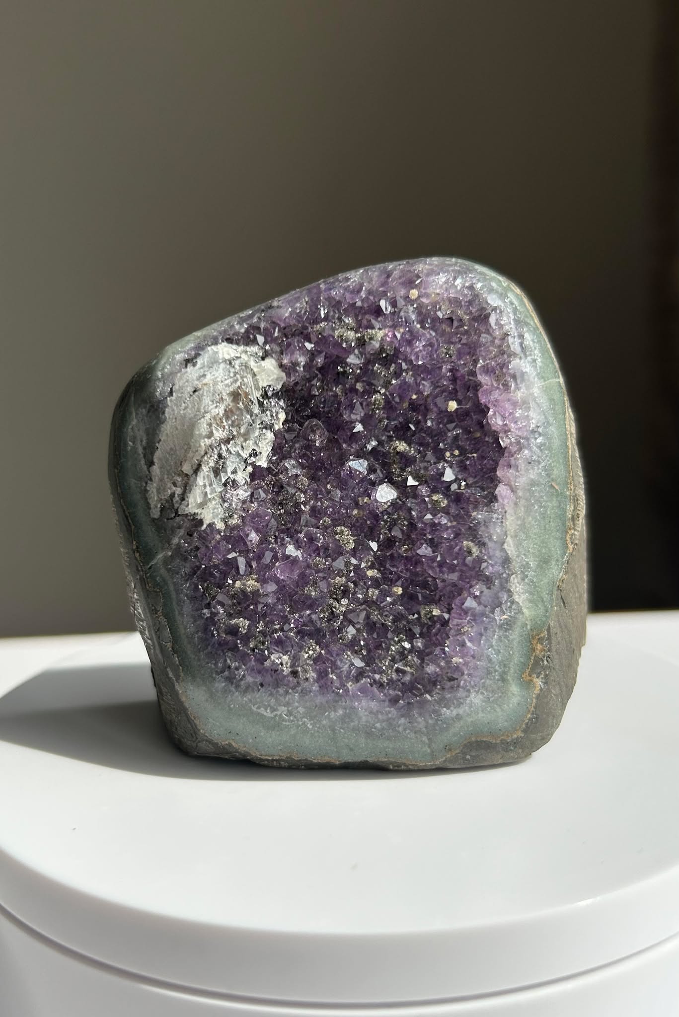 Druzy Amethyst Geode Natural Crystal Cluster Sparkling Purple Home Decor Gift for Meditation Reiki Bedroom Office Display Collector Piece