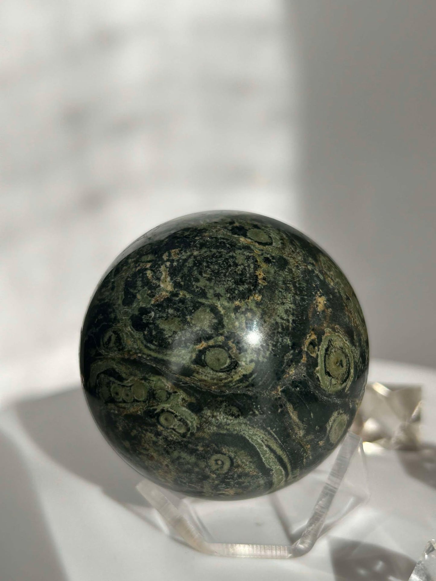 Kambaba Jasper Sphere Root Heart Chakra Meditation Stone Home Decor Reiki Crystal Gift for Nature Lovers Healers Yogis Teachers Students